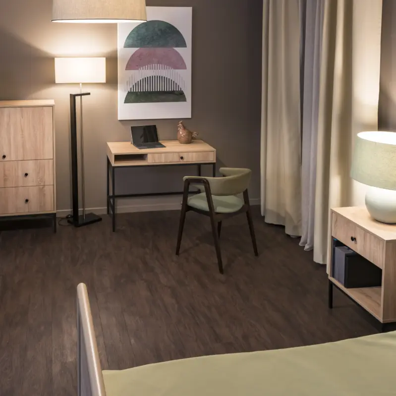 dlm-créations_steel_hans_chaise_chambre_résidence_amenagement