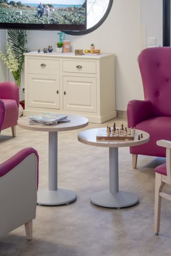 DLM-Valençais_table-mi-haute-7905-d60_table basse-7805-d60_buffet-chaumont-2p2t