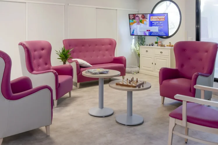 DLM-Valençais_vendome-1c-1f-bicolore_table-mihaute-7905-d60_table basse-7805-d60_buffet-chaumont-2p2t