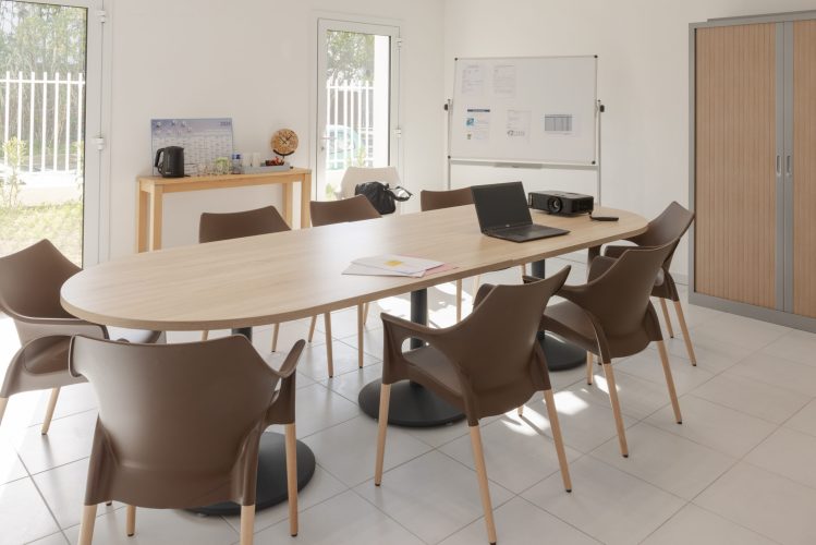 DLM-terre&sens_7006_300x11-oblong_ergomodel-easy-gliss_scult-2br_moka-c-console_metalica-5oh