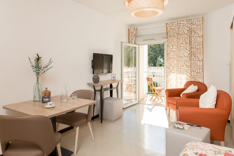 dlm_les-floralies_talia-1f_corpus-2pf_ena-c__anne-1c_slim46_90x90_ergomodel-gliss_v10_bd