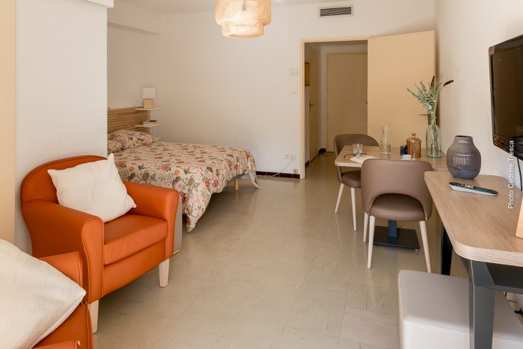 dlm_les-floralies_talia-1f_corpus-2pf_ena-c__anne-1c_slim46_90x90_ergomodel-gliss_v11_bd